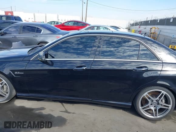 ✅ 2010 Mercedes-Benz E 63 AMG • VIN: WDDHF7HBXAA162896 • Лот: 41698765. Опубликован ранее на IAAI с пробегом 137 519 миль. Бесплатный доступ к архиву аукционных продаж из США и подробный отчёт об истории автомобиля на DreamBid. Изображение 14.