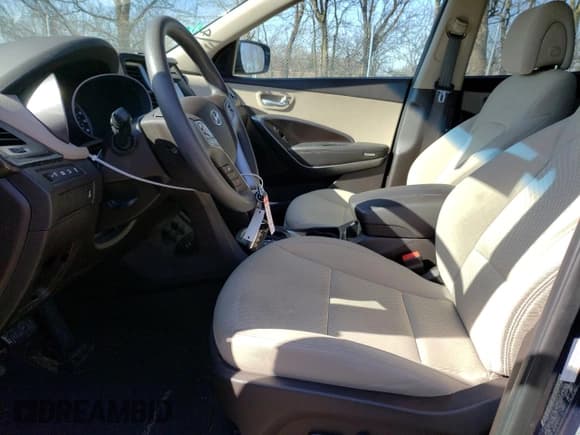 ✅ 2018 Hyundai Santa Fe 2.4L • VIN: 5XYZUDLBXJG526146 • Лот: 40770493. Опубликован ранее на Copart с пробегом 46 052 миль. Бесплатный доступ к архиву аукционных продаж из США и подробный отчёт об истории автомобиля на DreamBid. Изображение 7.