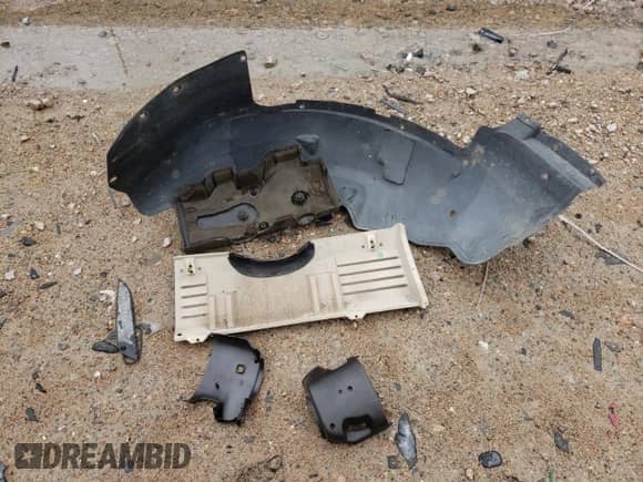 2000 Chevrolet Suburban LT z VIN 3GNFK16T2YG186019, wystawiony jako Copart lot #80008534 z przebiegiem 260 589 mil mil oraz Czysty tytuł • Clean title. Historia ofert i sprzedaży dostępna na DreamBid. Obrazek 13.