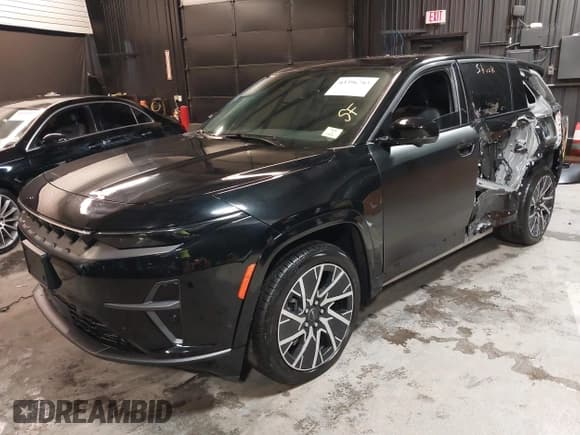 ✅ 2025 Jeep Wagoneer S Limited • VIN: 3C4RJNCK1ST572683 • Lot: 43396783. Listed on IAAI with 2,634 mi. Free auction sales archive from the USA and detailed vehicle history report at DreamBid. Image 21.