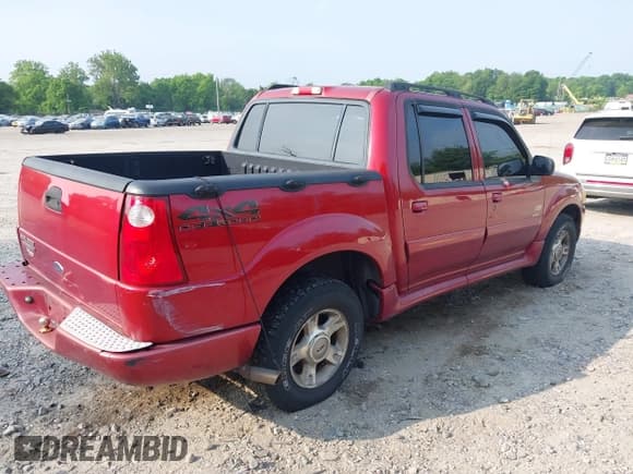 ✅ 2004 Ford Explorer Sport Trac XLS • VIN: 1FMZU77KX4UA69977 • Lot: 42453038. Wystawiony na IAAI z przebiegiem 211 580 mil. Bezpłatny archiwum sprzedaży aukcyjnych z USA i szczegółowy raport historii pojazdu na DreamBid. Zdjęcie 4.