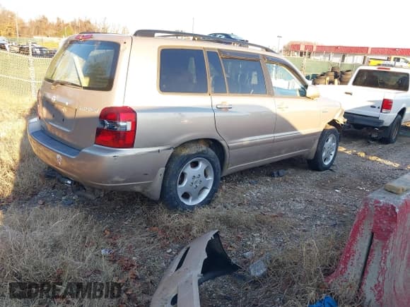 ✅ 2004 Toyota Highlander • VIN: JTEEP21A040052072 • Lot: 43853717. Wystawiony na IAAI z przebiegiem 201 784 mil. Bezpłatny archiwum sprzedaży aukcyjnych z USA i szczegółowy raport historii pojazdu na DreamBid. Zdjęcie 4.