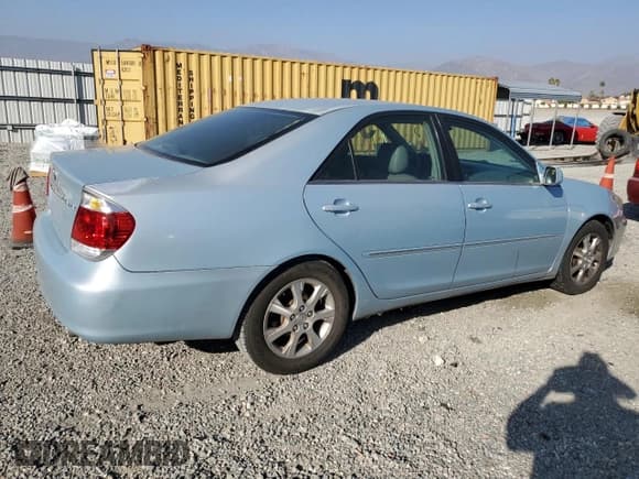 ✅ 2005 Toyota Camry LE • VIN: 4T1BE30K35U538619 • Lot: 84414135. Listed on Copart with 198,918 mi. Free auction sales archive from the USA and detailed vehicle history report at DreamBid. Image 3.