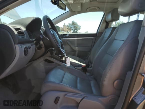 ✅ 2005 Volkswagen Jetta 2.5L • VIN: 3VWSG71K05M625142 • Lot: 71438274. Wystawiony na Copart z przebiegiem 186 627 mil. Bezpłatny archiwum sprzedaży aukcyjnych z USA i szczegółowy raport historii pojazdu na DreamBid. Zdjęcie 7.