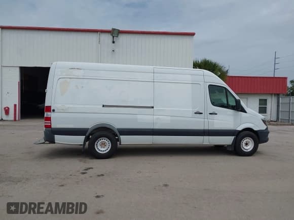 ✅ 2016 Mercedes-Benz Sprinter Cargo EXT • VIN: WD3PE8DD3GP364646 • Лот: 42444570. Опубликован ранее на IAAI с пробегом 402 000 миль. Бесплатный доступ к архиву аукционных продаж из США и подробный отчёт об истории автомобиля на DreamBid. Изображение 13.