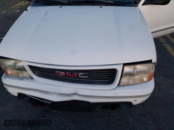 ✅ 1998 GMC Jimmy SLS • VIN: 1GKDT13W9W2506846 • Lot: 84854964. Listed on Copart with 151,051 mi. Free auction sales archive from the USA and detailed vehicle history report at DreamBid. Image 13.