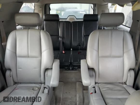 ✅ 2007 Chevrolet Suburban LTZ • VIN: 3GNFK16367G132334 • Lot: 81407164. Wystawiony na Copart z przebiegiem 201 998 mil. Bezpłatny archiwum sprzedaży aukcyjnych z USA i szczegółowy raport historii pojazdu na DreamBid. Zdjęcie 10.