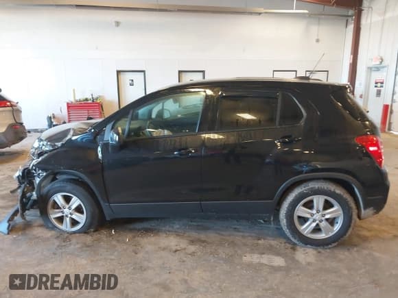 ✅ 2020 Chevrolet Trax LS • VIN: KL7CJKSB8LB088953 • Lot: 43392952. Wystawiony na IAAI z przebiegiem 90 707 mil. Bezpłatny archiwum sprzedaży aukcyjnych z USA i szczegółowy raport historii pojazdu na DreamBid. Zdjęcie 14.