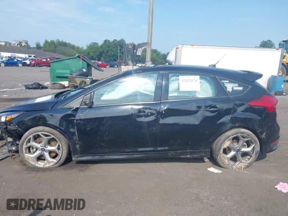 ✅ 2017 Ford Focus ST • VIN: 1FADP3L9XHL269132 • Лот: 42822176. Опубликован ранее на IAAI с пробегом 74 257 миль. Бесплатный доступ к архиву аукционных продаж из США и подробный отчёт об истории автомобиля на DreamBid. Изображение 14.