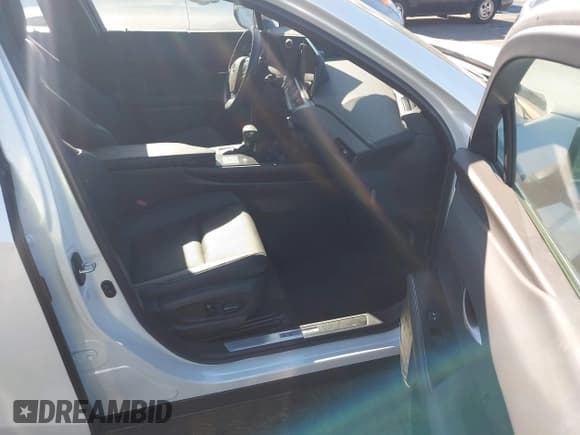 ✅ 2024 Lexus UX 250h Premium • VIN: JTHP6JBH7R2192331 • Лот: 43897786. Опубликован ранее на IAAI с пробегом 13 009 миль. Бесплатный доступ к архиву аукционных продаж из США и подробный отчёт об истории автомобиля на DreamBid. Изображение 5.