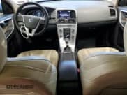 ✅ 2017 Volvo XC60 Dynamic • VIN: YV440MRR8H2122225 • Lot: 82547105. Wystawiony na Copart z przebiegiem 141 025 mil. Bezpłatny archiwum sprzedaży aukcyjnych z USA i szczegółowy raport historii pojazdu na DreamBid. Zdjęcie 8.