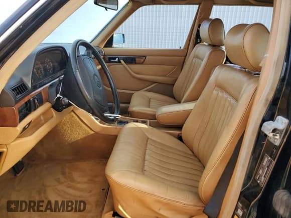 ✅ 1988 Mercedes-Benz 560 • VIN: WDBCA39D4JA397286 • Lot: 67397615. Wystawiony na Copart z przebiegiem 109 532 mil. Bezpłatny archiwum sprzedaży aukcyjnych z USA i szczegółowy raport historii pojazdu na DreamBid. Zdjęcie 7.