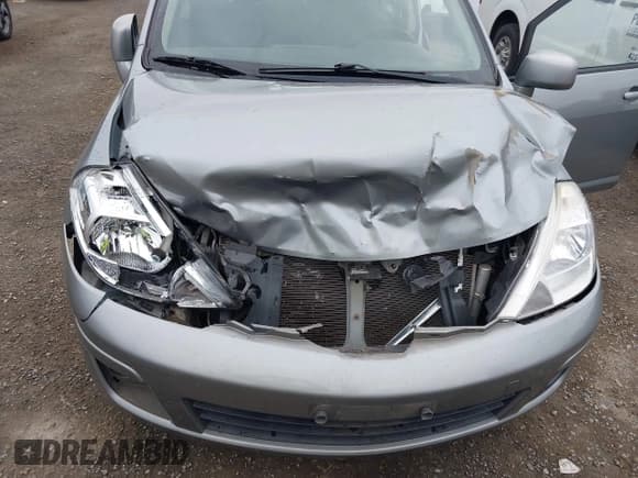 ✅ 2011 Nissan Versa SL • VIN: 3N1BC1CP7BL513835 • Lot: 43336259. Wystawiony na IAAI z przebiegiem 121 620 mil. Bezpłatny archiwum sprzedaży aukcyjnych z USA i szczegółowy raport historii pojazdu na DreamBid. Zdjęcie 6.