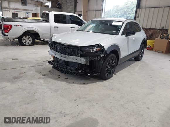 ✅ 2024 Mazda CX-30 S Select Sport • VIN: 3MVDMBBM4RM611367 • Лот: 42872153. Опубликован ранее на IAAI с пробегом 14 805 миль. Бесплатный доступ к архиву аукционных продаж из США и подробный отчёт об истории автомобиля на DreamBid. Изображение 18.