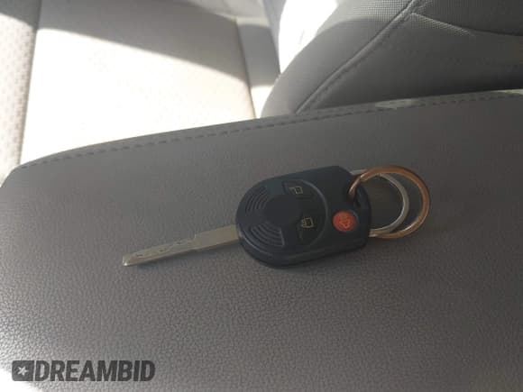 ✅ 2017 Ford Escape SE • VIN: 1FMCU0GD8HUC60074 • Lot: 41918443. Wystawiony na IAAI z przebiegiem 85 787 mil. Bezpłatny archiwum sprzedaży aukcyjnych z USA i szczegółowy raport historii pojazdu na DreamBid. Zdjęcie 11.