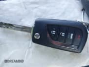 ✅ 2024 Toyota Corolla LE • VIN: 5YFB4MDEXRP108865 • Lot: 43606482. Wystawiony na IAAI z przebiegiem 37 176 mil. Bezpłatny archiwum sprzedaży aukcyjnych z USA i szczegółowy raport historii pojazdu na DreamBid. Zdjęcie 11.