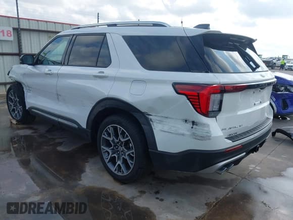 ✅ 2025 Ford Explorer • VIN: 1FMWK7HC1SGC05473 • Lot: 43494798. Wystawiony na IAAI z przebiegiem 4 953 mil. Bezpłatny archiwum sprzedaży aukcyjnych z USA i szczegółowy raport historii pojazdu na DreamBid. Zdjęcie 3.