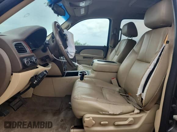 2010 Chevrolet Suburban LT z VIN 1GNUKJE3XAR134023, wystawiony jako Copart lot #72012285 z przebiegiem 262 677 mil mil oraz Nie do naprawy • Non repairable. Historia ofert i sprzedaży dostępna na DreamBid. Obrazek 7.