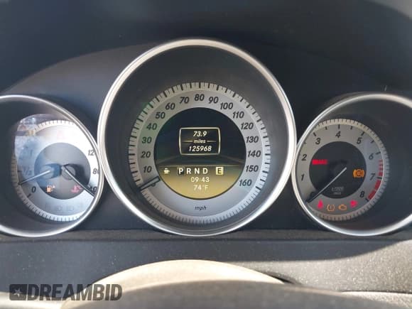 ✅ 2012 Mercedes-Benz C 250 • VIN: WDDGJ4HB7CF785844 • Lot: 42750461. Wystawiony na IAAI z przebiegiem 125 968 mil. Bezpłatny archiwum sprzedaży aukcyjnych z USA i szczegółowy raport historii pojazdu na DreamBid. Zdjęcie 7.