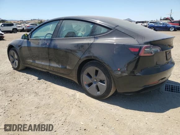 ✅ 2022 Tesla Model 3 • VIN: 5YJ3E1EA8NF374323 • Lot: 63419605. Wystawiony na Copart z przebiegiem 20 796 mil. Bezpłatny archiwum sprzedaży aukcyjnych z USA i szczegółowy raport historii pojazdu na DreamBid. Zdjęcie 2.