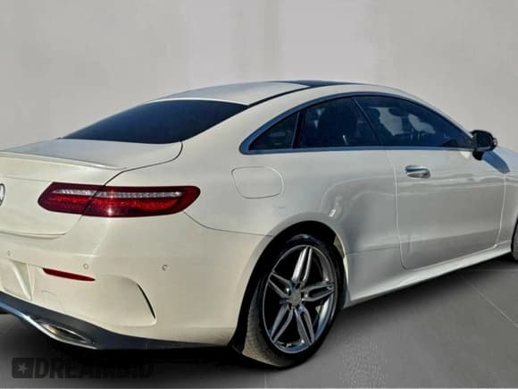 ✅ 2018 Mercedes-Benz E 400 • VIN: WDD1J6FB2JF054904 • Лот: 96786685. Опубликован ранее на Copart с пробегом 94 136 миль. Бесплатный доступ к архиву аукционных продаж из США и подробный отчёт об истории автомобиля на DreamBid. Изображение 4.