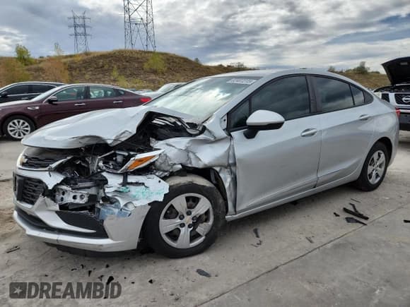 ✅ 2018 Chevrolet Cruze LS • VIN: 1G1BC5SM1J7151072 • Lot: 82407215. Wystawiony na Copart z przebiegiem 64 226 mil. Bezpłatny archiwum sprzedaży aukcyjnych z USA i szczegółowy raport historii pojazdu na DreamBid. Zdjęcie 1.
