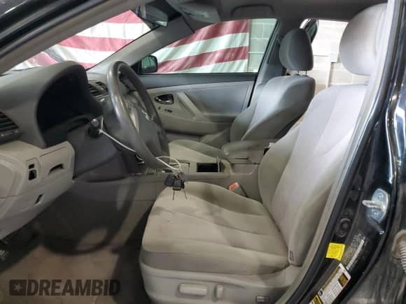 2011 Toyota Camry LE z VIN 4T4BF3EKXBR214266, wystawiony jako Copart lot #86236685 z przebiegiem 182 466 mil mil oraz Szkoda całkowita • Salvage title. Historia ofert i sprzedaży dostępna na DreamBid. Obrazek 7.