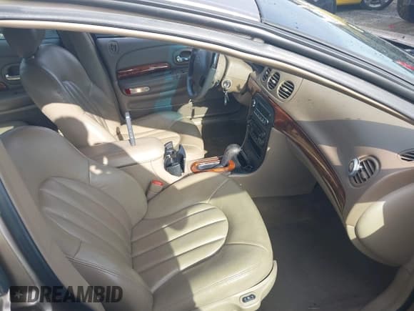 ✅ 2001 Chrysler LHS • VIN: 2C3HC56GX1H514869 • Lot: 42241341. Listed on IAAI with 194,269 mi. Free auction sales archive from the USA and detailed vehicle history report at DreamBid. Image 5.