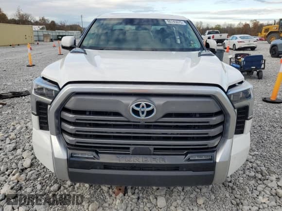 ✅ 2024 Toyota Tundra Limited Hybrid • VIN: 5TFJC5DB2RX075954 • Lot: 90745675. Wystawiony na Copart z przebiegiem 33 493 mil. Bezpłatny archiwum sprzedaży aukcyjnych z USA i szczegółowy raport historii pojazdu na DreamBid. Zdjęcie 5.