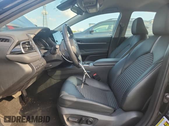 2022 Toyota Camry SE z VIN 4T1G11BK6NU058190, wystawiony jako Copart lot #64806315 z przebiegiem 32 091 mil mil oraz Szkoda całkowita • Salvage title. Historia ofert i sprzedaży dostępna na DreamBid. Obrazek 7.