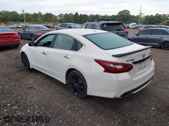 ✅ 2018 Nissan Altima S • VIN: 1N4AL3AP5JC288970 • Lot: 43196302. Wystawiony na IAAI z przebiegiem 98 997 mil. Bezpłatny archiwum sprzedaży aukcyjnych z USA i szczegółowy raport historii pojazdu na DreamBid. Zdjęcie 3.