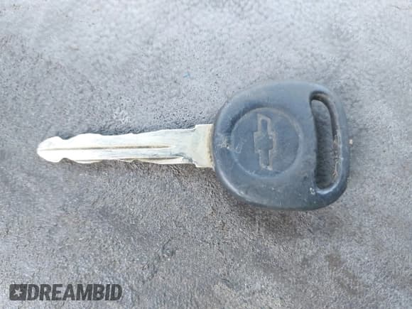 ✅ 2005 Chevrolet Equinox LT • VIN: 2CNDL73F856105929 • Лот: 42216845. Опубликован ранее на IAAI с пробегом 180 544 миль. Бесплатный доступ к архиву аукционных продаж из США и подробный отчёт об истории автомобиля на DreamBid. Изображение 11.