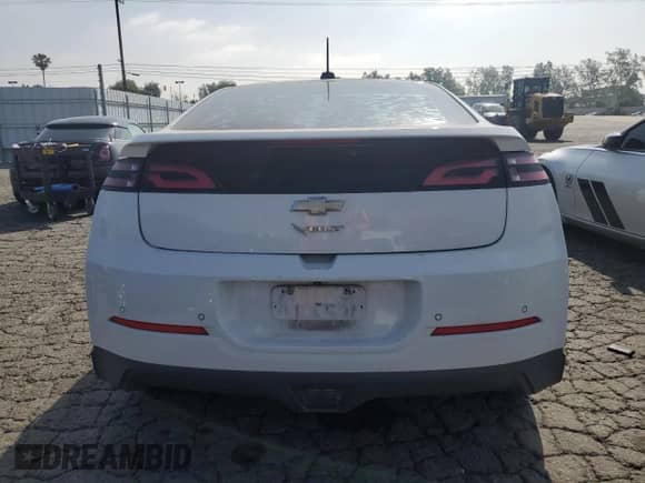 2015 Chevrolet Volt z VIN 1G1RD6E45FU142722, wystawiony jako Copart lot #54075214 z przebiegiem 227 289 mil mil oraz . Historia ofert i sprzedaży dostępna na DreamBid. Obrazek 6.