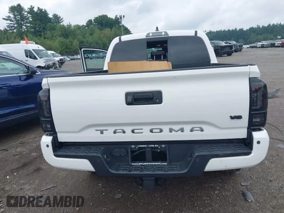 ✅ 2021 Toyota Tacoma SR • VIN: 3TYCZ5AN2MT032210 • Lot: 42885834. Wystawiony na IAAI z przebiegiem 16 117 mil. Bezpłatny archiwum sprzedaży aukcyjnych z USA i szczegółowy raport historii pojazdu na DreamBid. Zdjęcie 17.