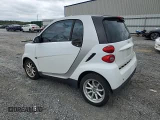 ✅ 2009 Smart fortwo Pure • VIN: WMEEJ31X19K250107 • Lot: 71576014. Wystawiony na Copart z przebiegiem 93 792 mil. Bezpłatny archiwum sprzedaży aukcyjnych z USA i szczegółowy raport historii pojazdu na DreamBid. Zdjęcie 2.