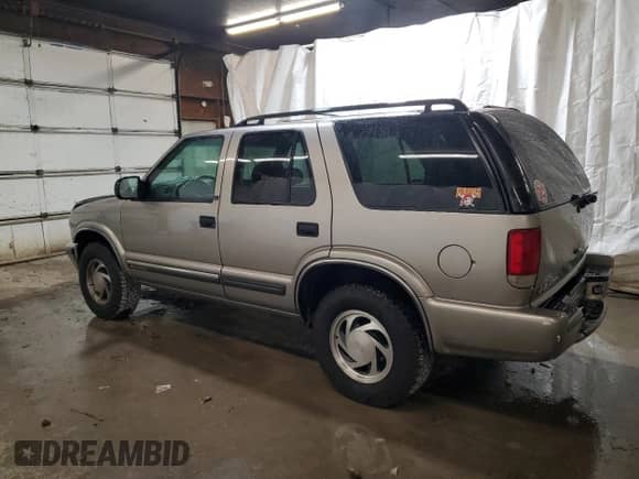 ✅ 2000 Chevrolet Blazer LT • VIN: 1GNDT13WXY2353612 • Lot: 82120334. Wystawiony na Copart z przebiegiem 147 410 mil. Bezpłatny archiwum sprzedaży aukcyjnych z USA i szczegółowy raport historii pojazdu na DreamBid. Zdjęcie 2.