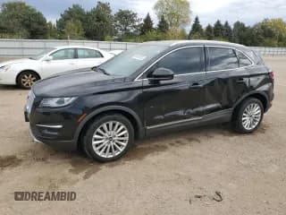 ✅ 2019 Lincoln MKC Standard • VIN: 5LMCJ1D91KUL39685 • Лот: 86142825. Опубликован ранее на Copart с пробегом 59 570 миль. Бесплатный доступ к архиву аукционных продаж из США и подробный отчёт об истории автомобиля на DreamBid. Изображение 1.