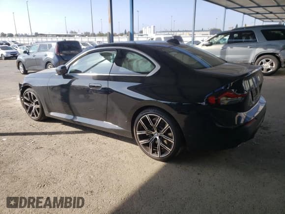 ✅ 2022 BMW 2 Series 230i • VIN: 3MW23CM02N8C46618 • Lot: 82701675. Wystawiony na Copart z przebiegiem Nie podano. Bezpłatny archiwum sprzedaży aukcyjnych z USA i szczegółowy raport historii pojazdu na DreamBid. Zdjęcie 2.