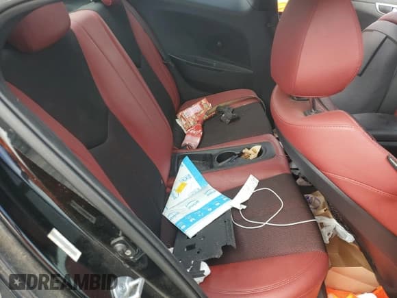 ✅ 2012 Hyundai Veloster w/Red Int • VIN: KMHTC6AD3CU074644 • Lot: 76094904. Wystawiony na Copart z przebiegiem 116 414 mil. Bezpłatny archiwum sprzedaży aukcyjnych z USA i szczegółowy raport historii pojazdu na DreamBid. Zdjęcie 11.