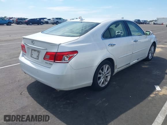 ✅ 2010 Lexus ES 330 • VIN: JTHBK1EG9A2380300 • Лот: 43701668. Опубликован ранее на IAAI с пробегом 308 823 миль. Бесплатный доступ к архиву аукционных продаж из США и подробный отчёт об истории автомобиля на DreamBid. Изображение 4.