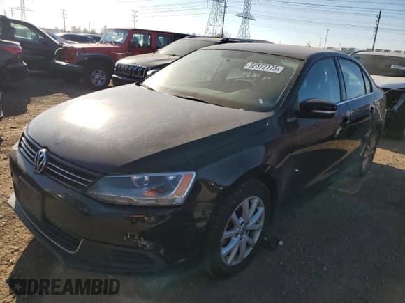 ✅ 2013 Volkswagen Jetta SE • VIN: 3VWDP7AJ8DM366284 • Lot: 92372175. Listed on Copart with 121,665 mi. Free auction sales archive from the USA and detailed vehicle history report at DreamBid. Image 1.