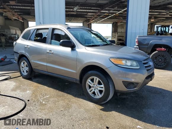 ✅ 2012 Hyundai Santa Fe GLS • VIN: 5XYZG3AB2CG135810 • Lot: 72519744. Listed on Copart with 137,627 mi. Free auction sales archive from the USA and detailed vehicle history report at DreamBid. Image 4.