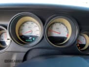 ✅ 2009 Dodge Challenger SE • VIN: 2B3LJ44V59H561537 • Lot: 86720334. Wystawiony na Copart z przebiegiem 163 233 mil. Bezpłatny archiwum sprzedaży aukcyjnych z USA i szczegółowy raport historii pojazdu na DreamBid. Zdjęcie 9.