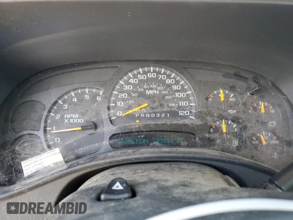 ✅ 2003 GMC Sierra 1500HD SLE • VIN: 1GTGC13U43F146395 • Lot: 70795454. Wystawiony na Copart z przebiegiem 303 653 mil. Bezpłatny archiwum sprzedaży aukcyjnych z USA i szczegółowy raport historii pojazdu na DreamBid. Zdjęcie 9.