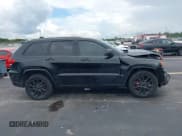 ✅ 2018 Jeep Grand Cherokee Altitude • VIN: 1C4RJEAG5JC125623 • Lot: 42725317. Wystawiony na IAAI z przebiegiem 109 018 mil. Bezpłatny archiwum sprzedaży aukcyjnych z USA i szczegółowy raport historii pojazdu na DreamBid. Zdjęcie 13.