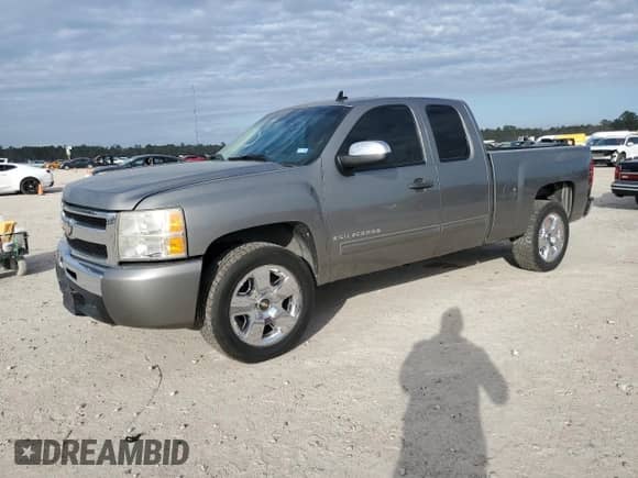 2009 Chevrolet Silverado 1500 LT z VIN 1GCEC29C89Z215396, wystawiony jako Copart lot #86403824 z przebiegiem 227 293 mil mil oraz Szkoda całkowita • Salvage title. Historia ofert i sprzedaży dostępna na DreamBid. Obrazek 1.