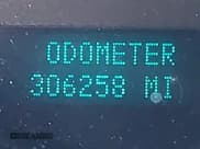 ✅ 2008 Chevrolet Silverado 2500HD 1LT • VIN: 1GCHC23648F108250 • Lot: 42503346. Wystawiony na IAAI z przebiegiem 306 258 mil. Bezpłatny archiwum sprzedaży aukcyjnych z USA i szczegółowy raport historii pojazdu na DreamBid. Zdjęcie 15.