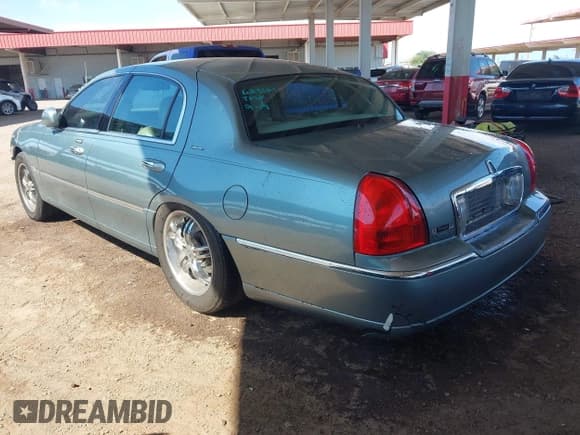 ✅ 2006 Lincoln Town Car Signature • VIN: 1LNHM81W46Y623121 • Lot: 43274522. Listed on IAAI with 129,784 mi. Free auction sales archive from the USA and detailed vehicle history report at DreamBid. Image 3.