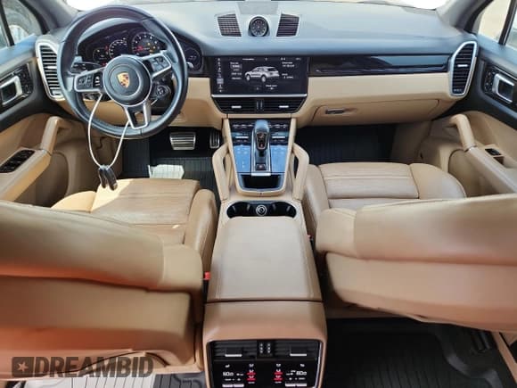 ✅ 2019 Porsche Cayenne S • VIN: WP1AB2AY3KDA64932 • Lot: 70853225. Wystawiony na Copart z przebiegiem 55 191 mil. Bezpłatny archiwum sprzedaży aukcyjnych z USA i szczegółowy raport historii pojazdu na DreamBid. Zdjęcie 8.