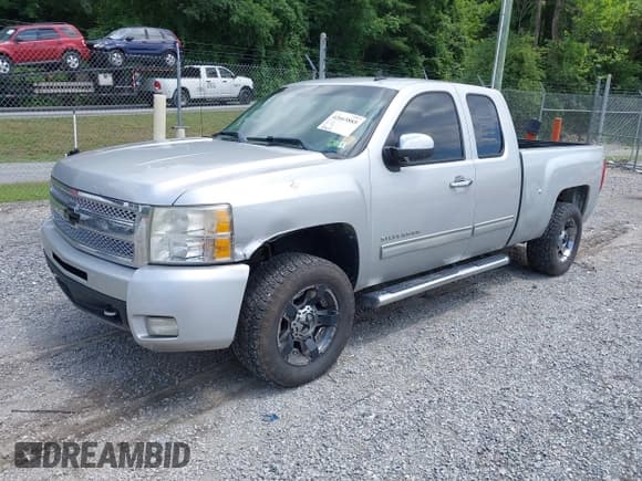 ✅ 2010 Chevrolet Silverado 1500 • VIN: 1GCYKTE22AZ298556 • Lot: 42663885. Wystawiony na IAAI z przebiegiem 189 643 mil. Bezpłatny archiwum sprzedaży aukcyjnych z USA i szczegółowy raport historii pojazdu na DreamBid. Zdjęcie 2.